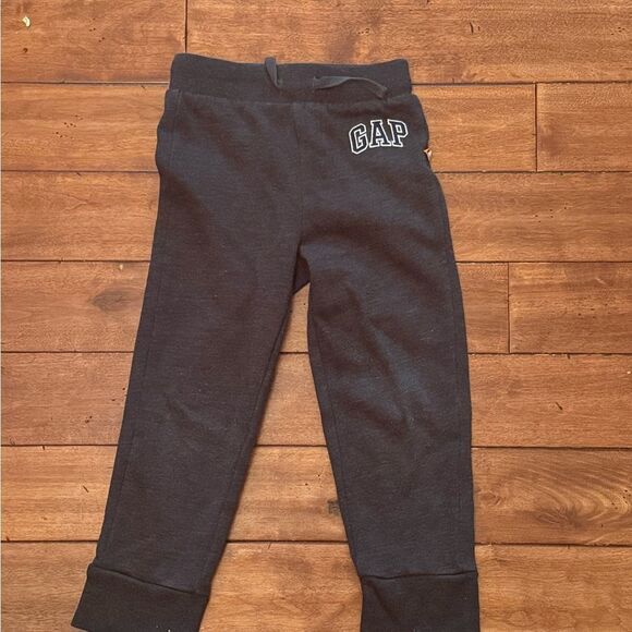 GAP Black Sweatpants with Elastic Waistband and Tapered Cuffs - Picture 1 of 3